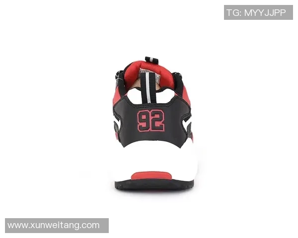 精选足球明星同款女款足球鞋推荐助你轻松提升球场表现