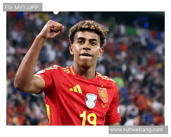 足球球星抓头发时的瞬间与背后隐藏的心理变化分析